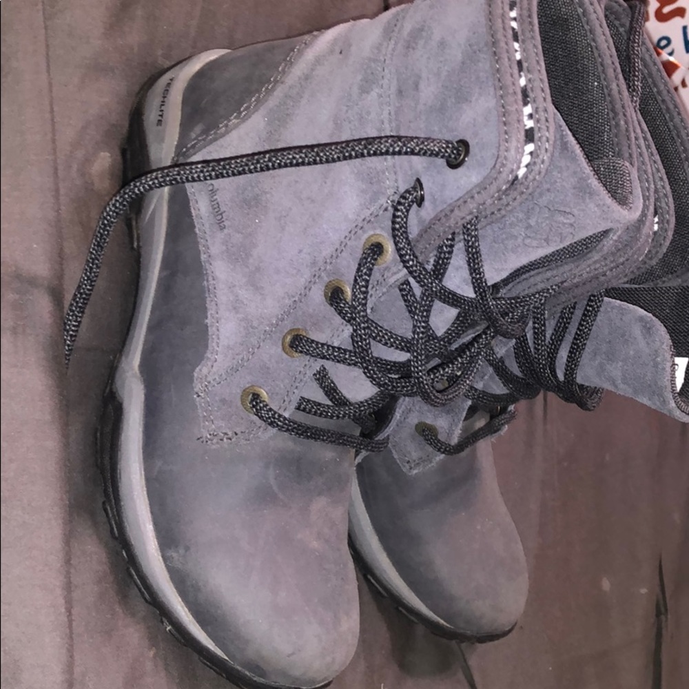 BARELY WORN Columbia Hiking Boots